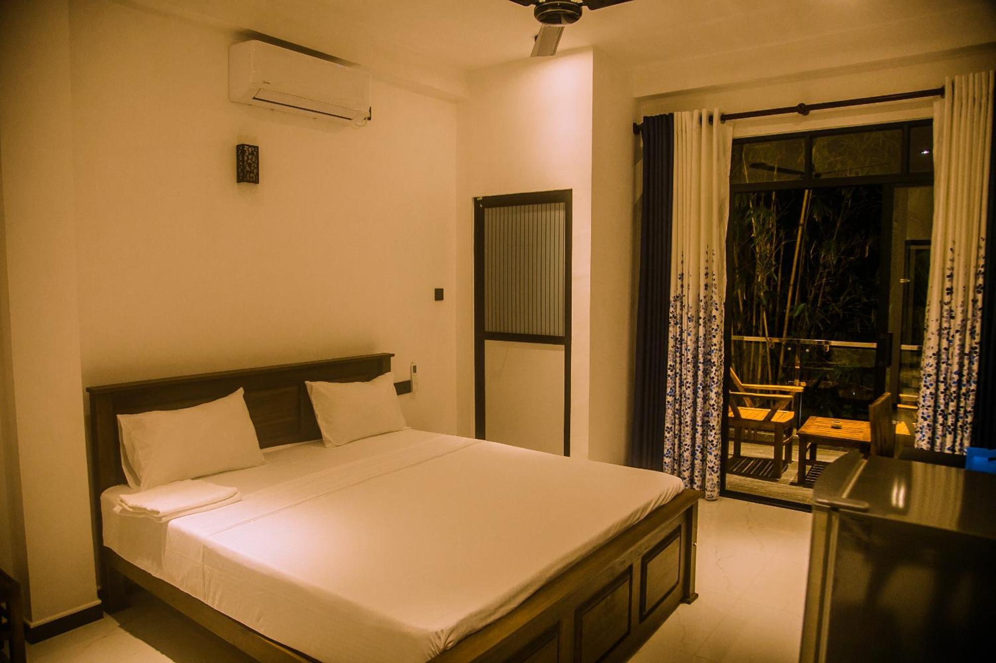 Hotel Mirissa Breeze Extérieur photo