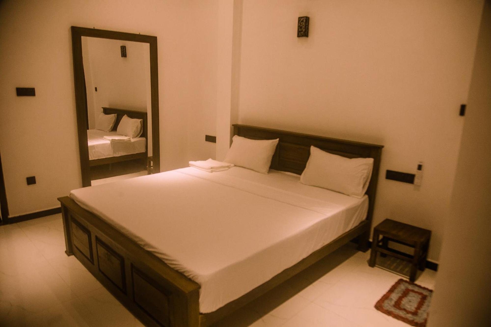 Hotel Mirissa Breeze Extérieur photo