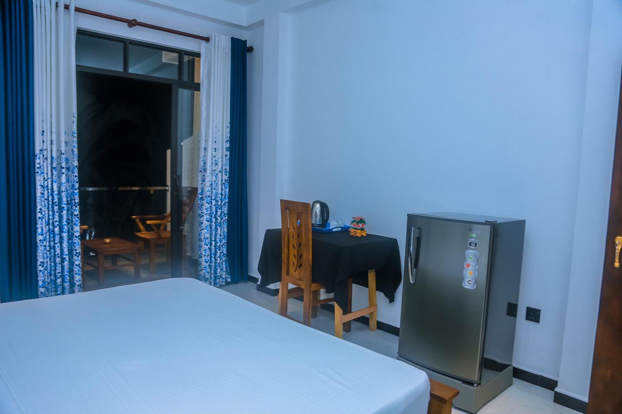 Hotel Mirissa Breeze Extérieur photo