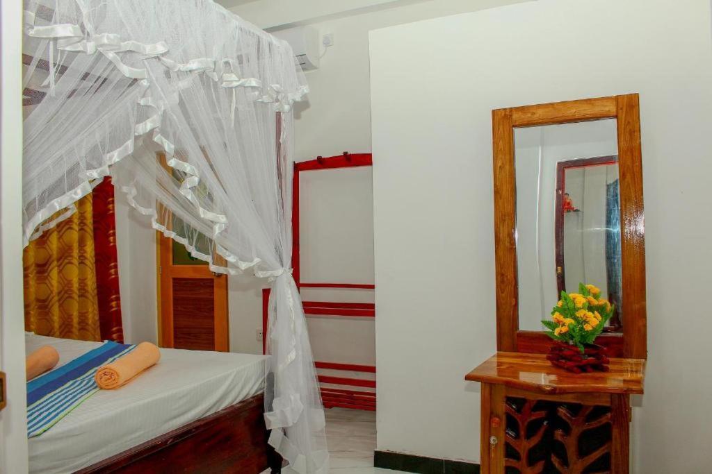 Hotel Mirissa Breeze Extérieur photo